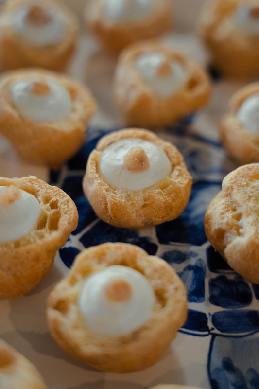 Choux à la mousse de Gorgonzola et purée de poire